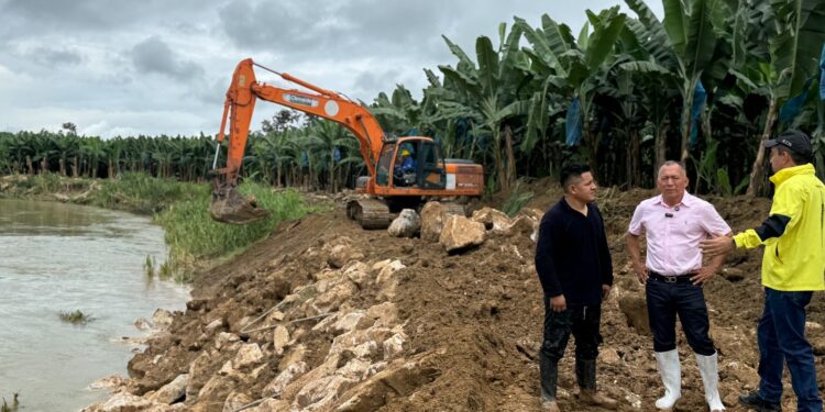 Prefectura de El Oro refuerza márgenes del río Buenavista para proteger cultivos y viviendas