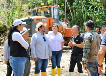 Maquinaria trabaja sin cesar para superar la emergencia en Capiro