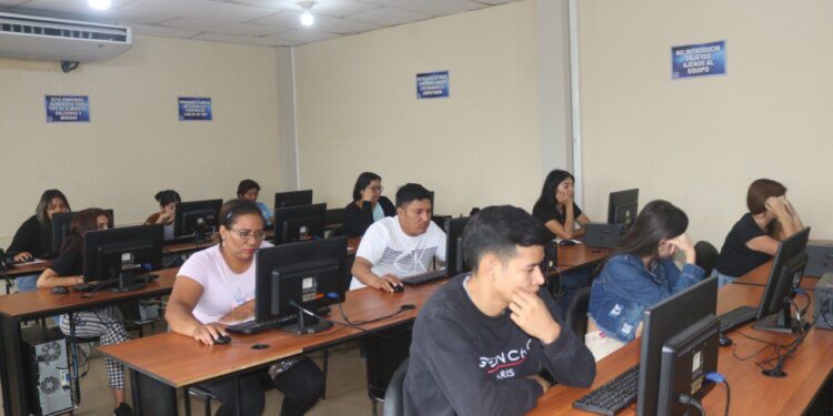 Prueba de Admisión en la UTMACH el 18 y 19 de marzo