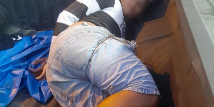 Asaltante herido luego que disparó a la policía
