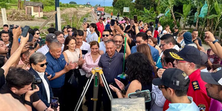Prefectura de El Oro inicia obra de autopista vía a Pajonal