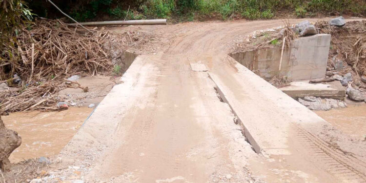 Puente que une San Roque con Guayabal en peligro de colapsar