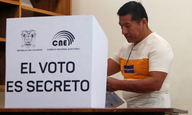 Antes del sufragio, el votante será advertido que no puede usar el celular