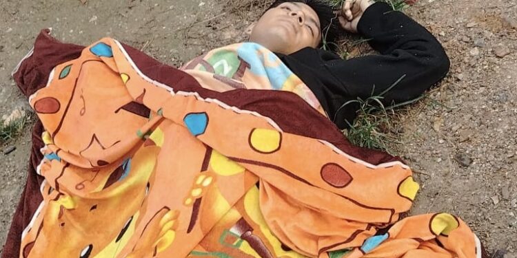 Al amanecer encontraron un cadáver de joven asesinado