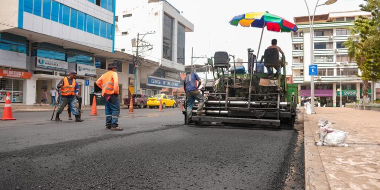Plan de recapeo para mejorar la vialidad ejecuta la Municipalidad