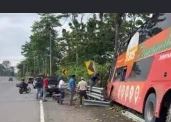Bus de la Cooperativa Trans Esmeraldas se accidentó
