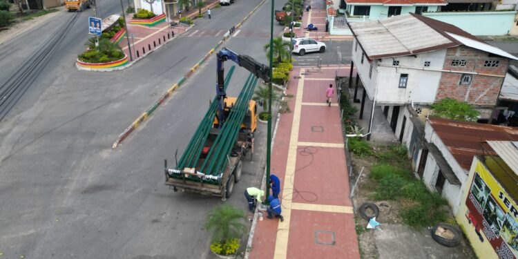 El Guabo se ilumina con nuevas luminarias