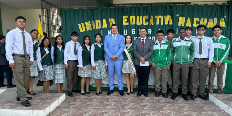 Más de 206.000 estudiantes vuelven a las aulas en Loja y El Oro