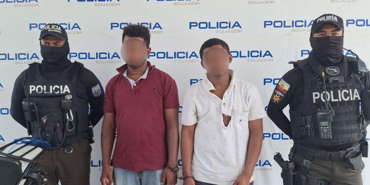 Sujetos aprehendidos después que habrían perpetrado un asalto