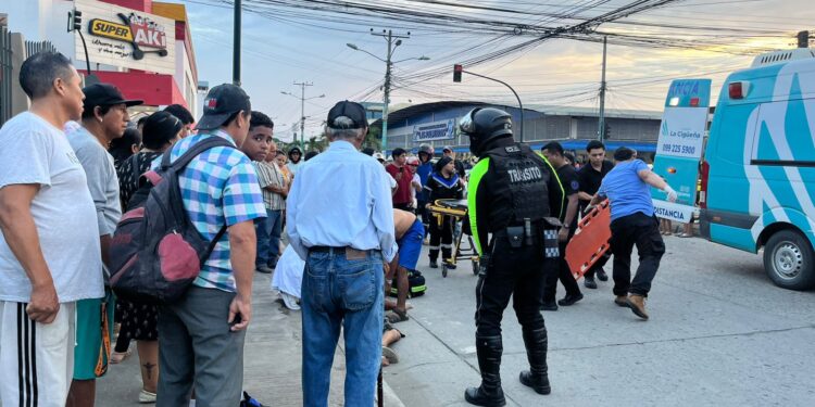 Adulta mayor gravemente herida al ser atropellada