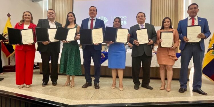 Asambleístas electos por El Oro reciben credenciales