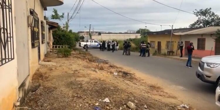 Lanzaron artefacto explosivo contra una vivienda