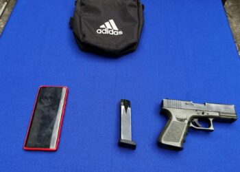 Dos jóvenes armados detenidos tras intensa persecución