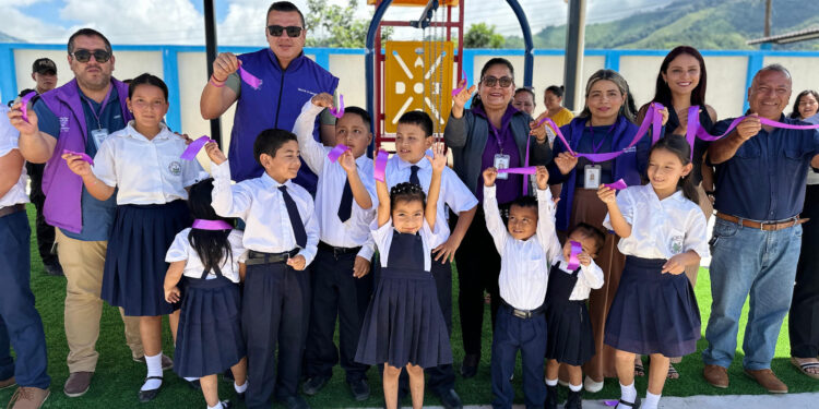 Escuela Pedro Fermín Cevallos en Piñas recibe inversión de 105.000 dólares