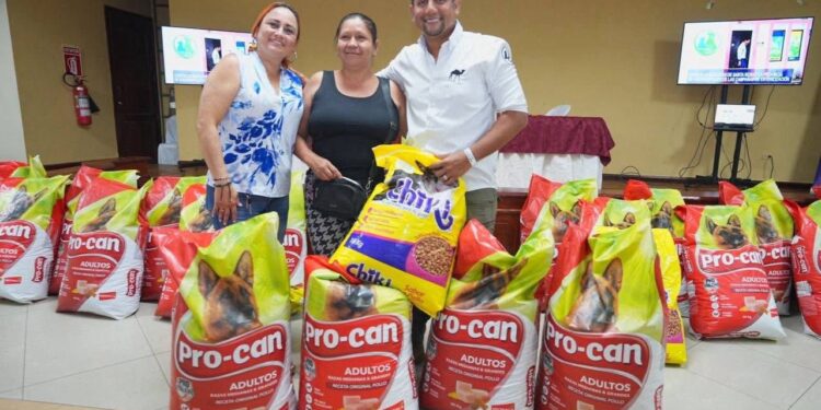 Alcalde Larry Vite reafirma su compromiso con rescatistas de animales