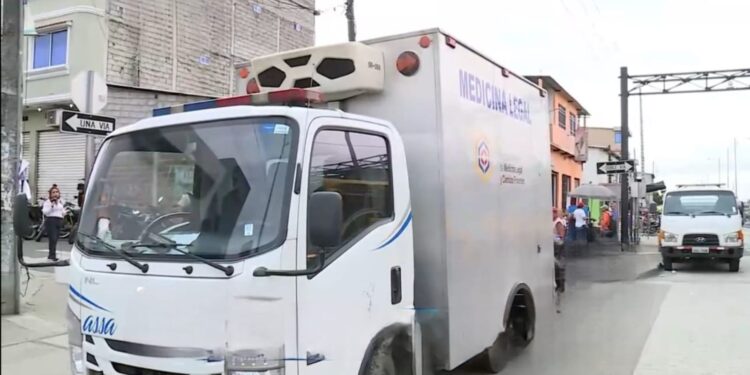 Cuerpos hallados en una cisterna en Guayaquil serían de comerciantes