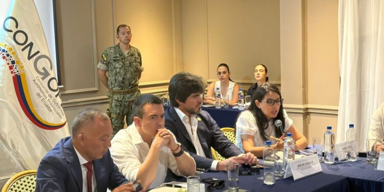 Daniel Noboa se reunió con varios prefectos y alcaldes del país.
