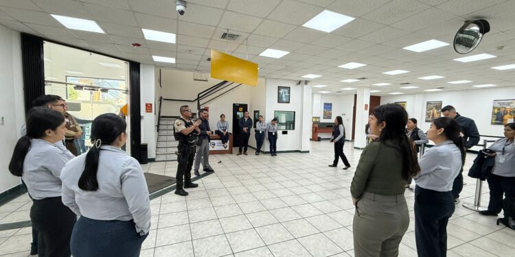 Simulacro de asalto en el Banco del Pichincha