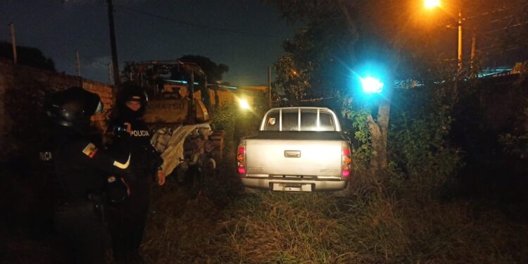 Dos aprehendidos con un carro robado