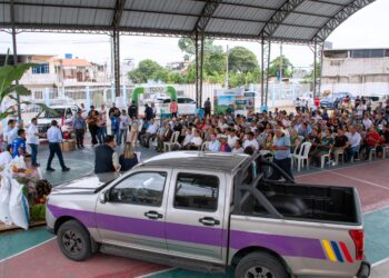 Productores reciben títulos, camionetas y fertilizantes del Gobierno Nacional en El Guabo