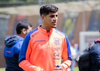 Chelsea pretende al defensa ecuatoriano Piero Hincapié
