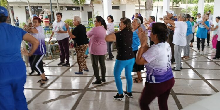 Policía realizó actividades comunitarias para adultos mayores