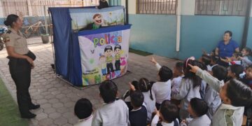 Policía reforzó vínculos con la comunidad estudiantil con show lúdico