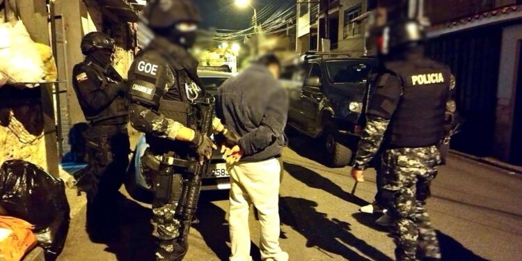 Policía desarticuló célula delictiva y decomisa drogas, armas y explosivos