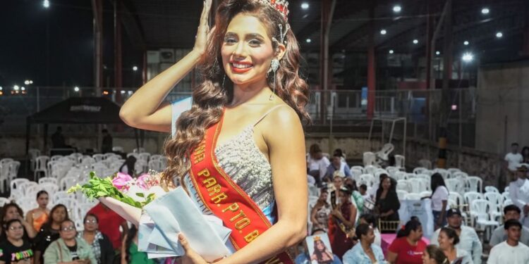Daniela Fallaín lleva la corona de Reina de Puerto Bolívar 2025