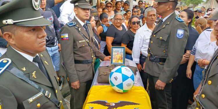 Le dieron el último adiós a policía que murió en accidente de tránsito