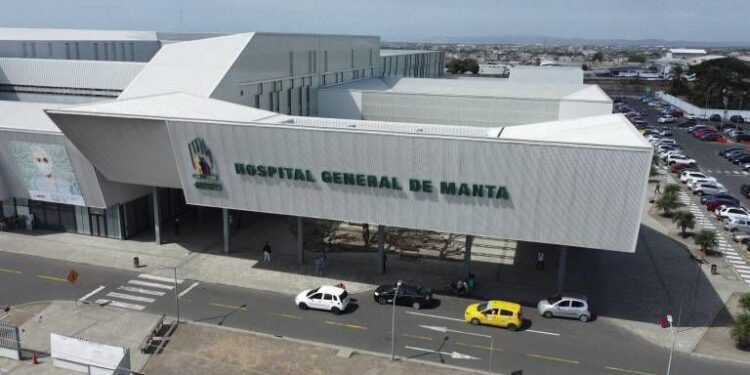 Cuñada de “Fito” es despedida del hospital del IESS en Manta