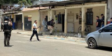 Un hombre fue asesinado en el portal de una vivienda