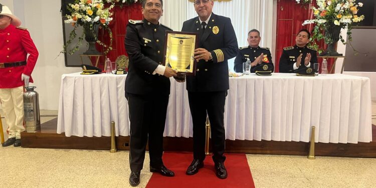 80 Años de servicio y valentía del Cuerpo de Bomberos de Salinas»