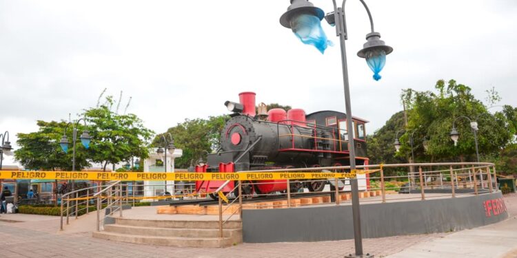 Renovación de la Plaza Ferroviaria en Machala