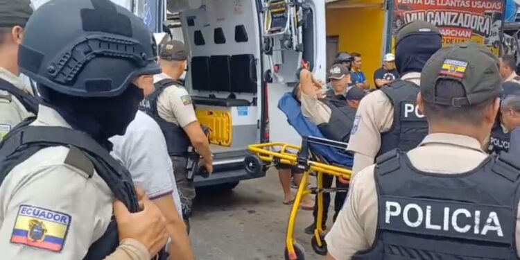 Tres heridos en accidente entre un auto y un patrullero de la Policía Nacional