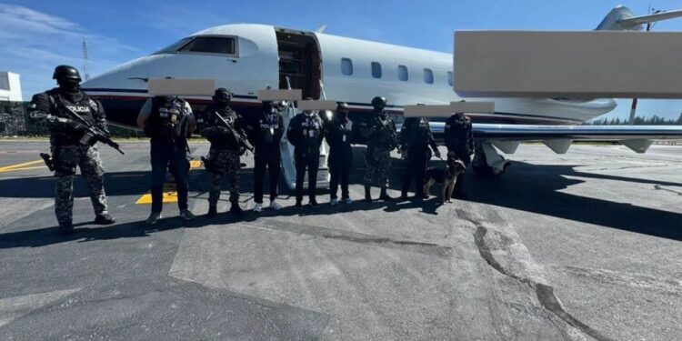Autoridades de Ecuador entregan a líderes de red de narcotráfico a la justicia de Estados Unidos