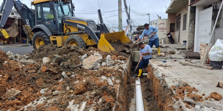 Red terciaria de alcantarillado sanitario avanza en Héctor Chica y 7ma. Oeste