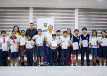 Gobernación de El Oro entrega Becas de Inglés