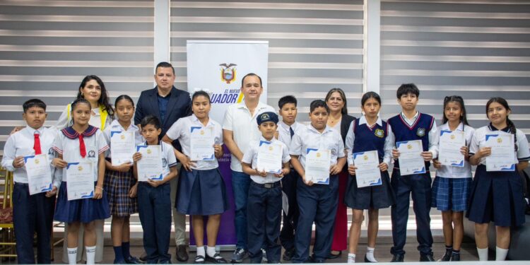 Gobernación de El Oro entrega Becas de Inglés