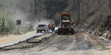 Mejoramiento vial en la carretera Puente Negro – El Pache