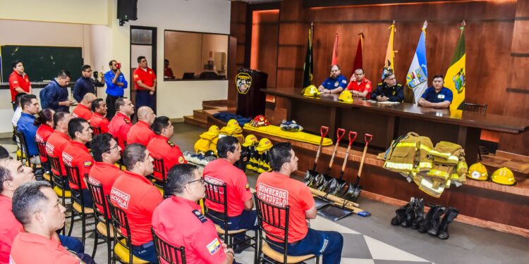 Donación de Equipos Bomberiles al Cuerpo de Bomberos de Quilanga