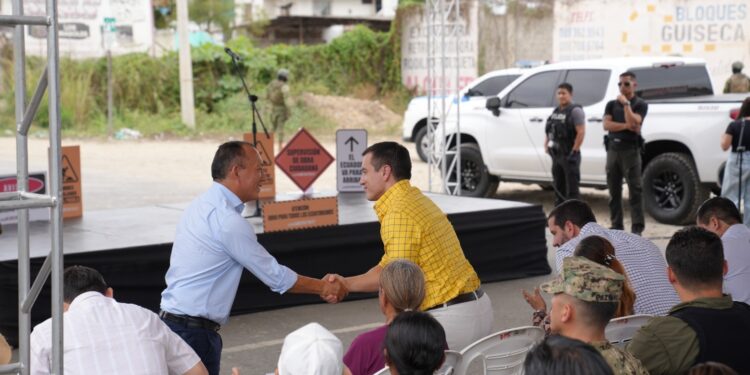 Noboa y Bravo oficializan inicio de ampliación de la vía La Primavera