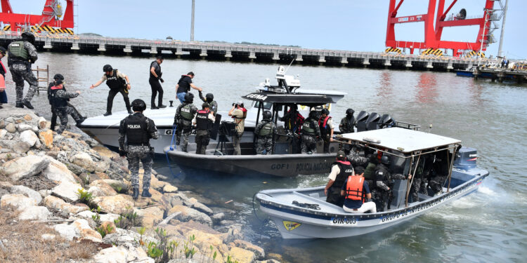 Ministerio del Interior entregó tres embarcaciones policiales para seguridad en el mar