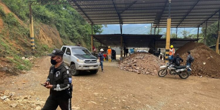 Asalto en planta de beneficio en Piñas