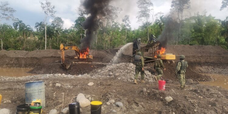 Operativos de control minero en Ecuador