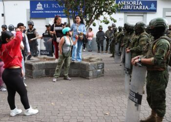 Gobierno señala que 13 militares aún siguen retenidos