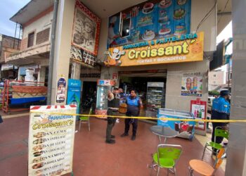 Sujetos asaltaron y lanzaron un explosivo contra una panadería