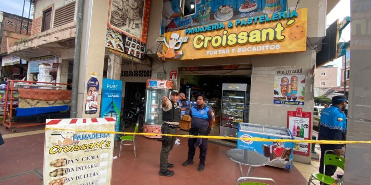 Sujetos asaltaron y lanzaron un explosivo contra una panadería