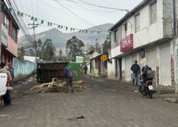 Dos policías fueron retenidos por manifestantes