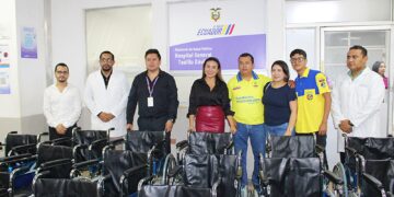 Goldmins fortalece la atención en el Hospital Teófilo Dávila con donación de 20 sillas de ruedas